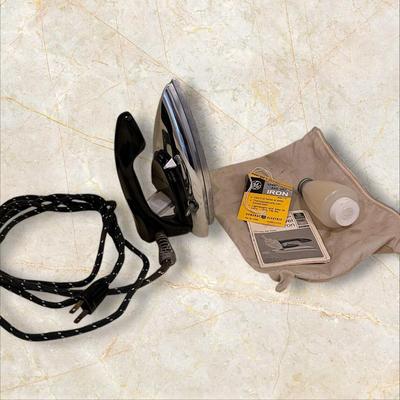 GE Vintage Travel Iron with Bag/Paperwork/Water Holder; Tested/Works