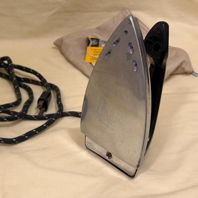 GE Vintage Travel Iron with Bag/Paperwork/Water Holder; Tested/Works
