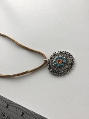 Unmarked faux leather fashion necklace
