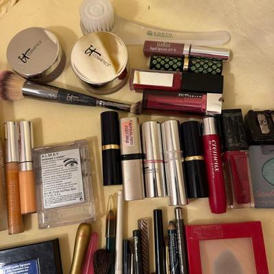 Huge Assortment of Makeup- Eye Shadows - Blush - Brushes - Estee Lauder!