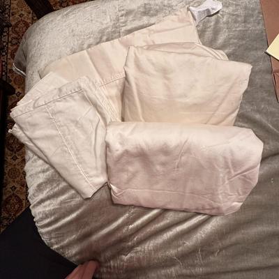 Queen Size Creme Colored Sheet Set