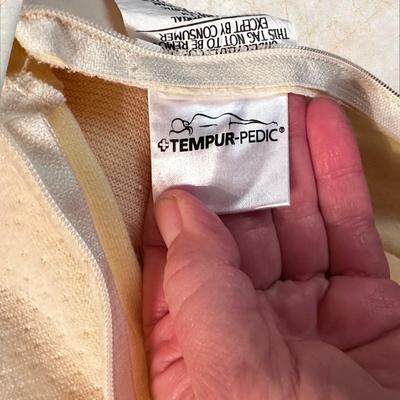 Tempur-pedic Pillow, Queen, with ZIppered Pillow Cover