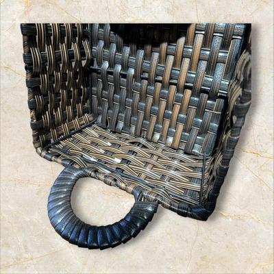 *2 Woven Baskets with Handles