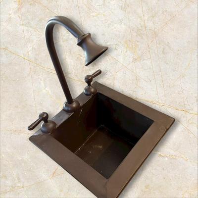 *Metal Bathroom Countertop Accessory