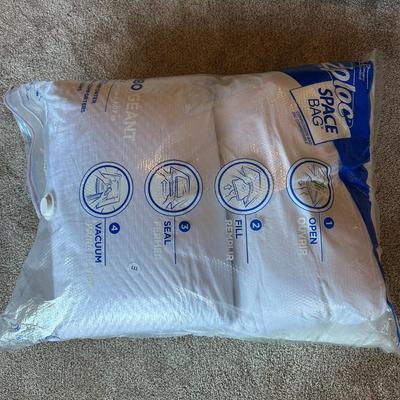 Bundle of 4 Pillows