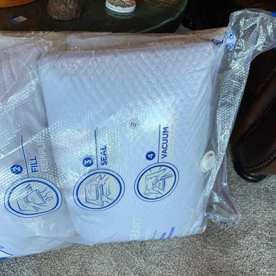Bundle of 4 Pillows