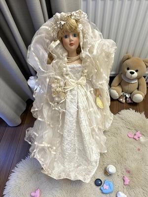 Duck House Heirloom Wedding Gown Doll in Box Like New with Stand