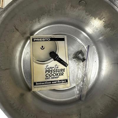 Presto Pressure Cooker Model 01263 with Knob & Booklet