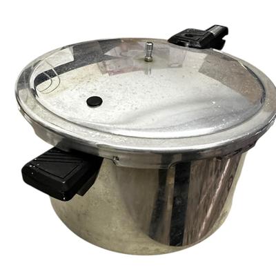 Presto Pressure Cooker Model 01263 with Knob & Booklet