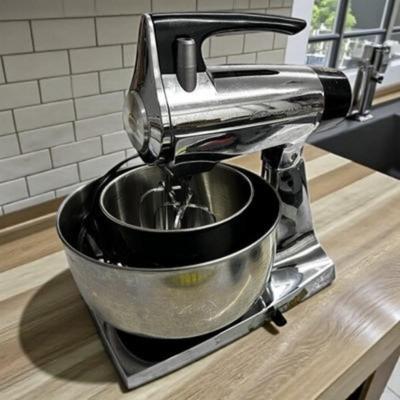 Vintage Silver Sunbeam Mixmaster Tested/Works