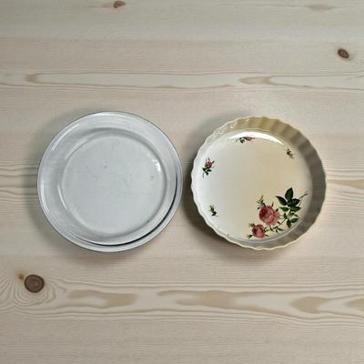Lot of 2 Round Pie Dishes, Glass & Ceramic