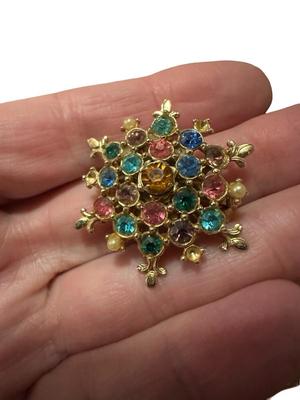 Lot of 6 Vintage Brooches, Stick Pin and Sweater Guard/Dress Clip