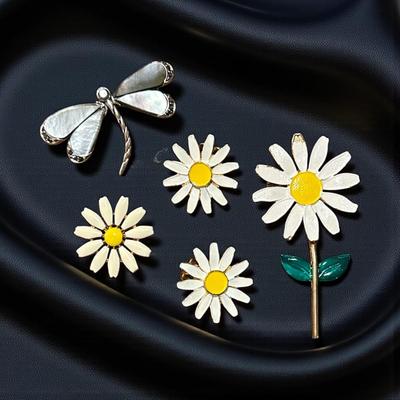 Variety of Jewelry Lot with Daisies and Dragonfly / Monet, Sarah Cov