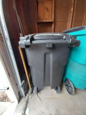 96 GALLON ROLLING TRASHCAN