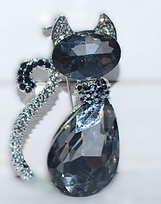 Teardrop Beveled Bejeweled SMOKEY GRAY CAT BROOCH (2" x 1¼") with Collar, Ears & Tail Accent Stones on a Silver Tone Setting