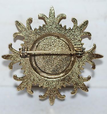 PURPLE Round Stone STARBURST BROOCH (1¾" Diam.) on a Gold Tone Setting