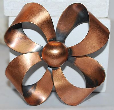 Large VINTAGE Copper-Style 4 Rolls Ribbon BOW BROOCH (3½" Diam.) with Center Half Globe