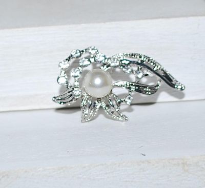 Faux PEARL Center and 12 Accents Clear Stones BROOCH (1½" x ¾") on a Silver Tone Setting