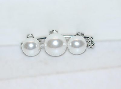 Large Triple DANGLE Faux PEARLS BROOCH (1¾" x ¾") on a Silver Tone Bar Setting
