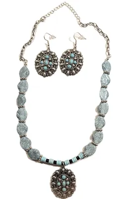 *** NEW ARRIVAL *** FAUX Blue Crackled "TURQUOISE STONES" JEWELRY SET with Choker NECKLACE (10" L + Circle PENDANT +...