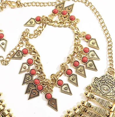 *** NEW ARRIVAL *** Beautiful & Exotic Gold Colored NECKLACE (18" L + Segmented, Gold Tone Chain/Lobster Clasp) JEWELRY SET...