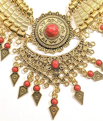 *** NEW ARRIVAL *** Beautiful & Exotic Gold Colored NECKLACE (18" L + Segmented, Gold Tone Chain/Lobster Clasp) JEWELRY SET...