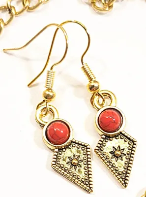 *** NEW ARRIVAL *** Beautiful & Exotic Gold Colored NECKLACE (18" L + Segmented, Gold Tone Chain/Lobster Clasp) JEWELRY SET...