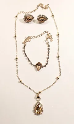 *** NEW ARRIVAL *** "CHAMPAGNE Colored PEAR STONE " NECKLACE (18" L + PENDANT + Gold Tone "Balled" Chain/Lobster...
