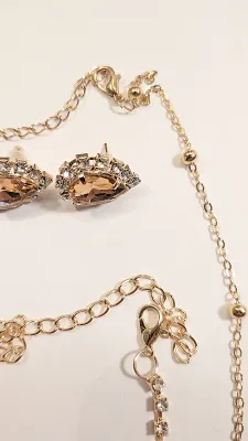 *** NEW ARRIVAL *** "CHAMPAGNE Colored PEAR STONE " NECKLACE (18" L + PENDANT + Gold Tone "Balled" Chain/Lobster...