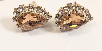 *** NEW ARRIVAL *** "CHAMPAGNE Colored PEAR STONE " NECKLACE (18" L + PENDANT + Gold Tone "Balled" Chain/Lobster...