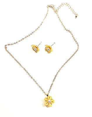 *** NEW ARRIVAL *** Delicate Acrylic "YELLOW FLOWER & PEARL" NECKLACE (16" L, PENDANT, Faux Pearl, Gold Tone Chain /...