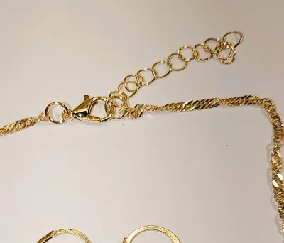 *** NEW ARRIVAL *** Delicate "GREEN STAR" NECKLACE (16" L, PENDANT, Gold Tone Fine Link Chain + Lobster Clasp) JEWELRY SET...
