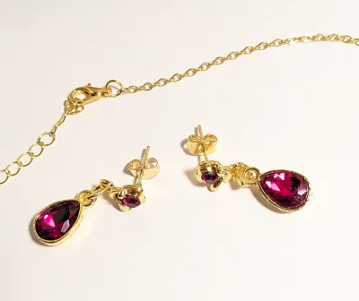 RED PEAR Shaped Beveled Glass Stone JEWELRY SET with NECKLACE (15" L, Jeweled Side "Swirl" Accent Pendant + GOLD Tone...