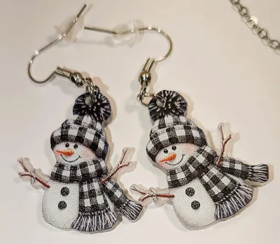 BLACK, WHITE & PINK Checkered SNOWMAN JEWELRY SET with NECKLACE (18 L + Acrylic Snowman PENDANT + SILVER Tone Chain/Lobster Clasp)...