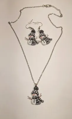 BLACK, WHITE & PINK Checkered SNOWMAN JEWELRY SET with NECKLACE (18 L + Acrylic Snowman PENDANT + SILVER Tone Chain/Lobster Clasp)...