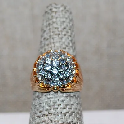 **NEW ARRIVAL** Size 7½ Showy Clear Stones CLUSTER RING with Flower Style Ribbed Gold Tone Setting and Band (8.4g)