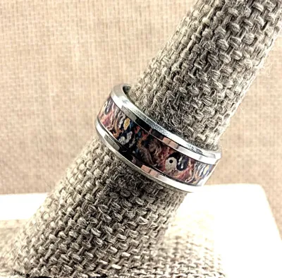 **NEW ARRIVAL** Size 7¼ Infinity Style "YIN/YANG" RING with Metal Rim of a Silver Tone Band (4.0g)