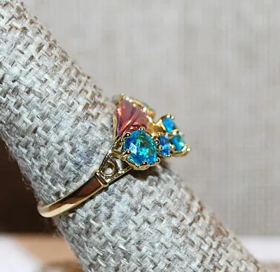 **NEW ARRIVAL** Size 7½ Beautiful PINK & BLUE LEAF BANNER RING with Pink and Blue Stones and Leaf Accents on a Gold Tone Setting and...