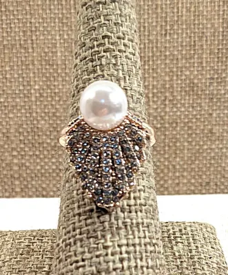 **NEW ARRIVAL** Size 6¾ Faux "PEARL FAN" RING with SPLIT "Rosy Gold" Tone Band (4.6g)