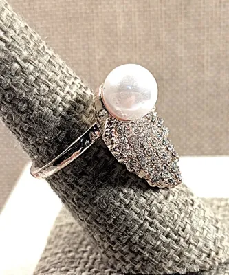 **NEW ARRIVAL** Size 6¾ Faux "PEARL FAN" RING with SPLIT "Rosy Gold" Tone Band (4.6g)