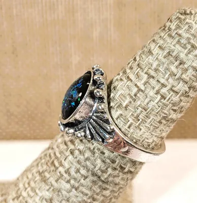 **New Arrival** Size 5 Round IRIDESCENT GREEN Stone RING with "Globes/Fan Style" Surround on a Silver Tone Setting & Band...