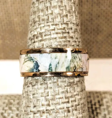 **New Arrival** Size 7½ Infinity Style "BIRDS IN A FOREST" Enamel RING on a ROSE GOLD Tone Setting & Band (5.1g)