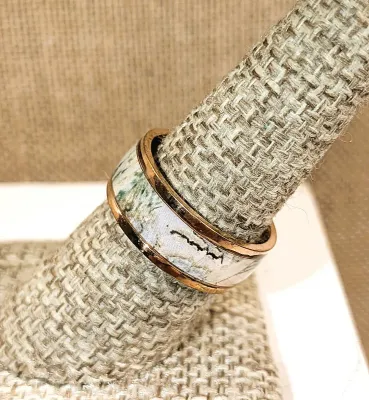 **New Arrival** Size 7½ Infinity Style "BIRDS IN A FOREST" Enamel RING on a ROSE GOLD Tone Setting & Band (5.1g)