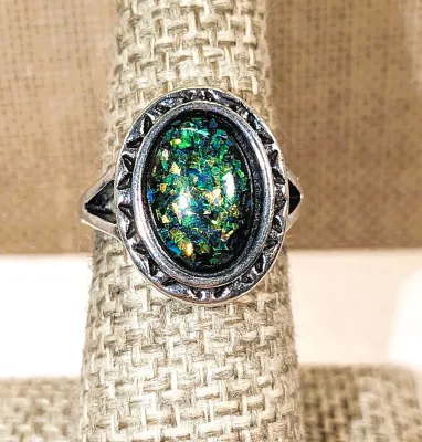 **New Arrival** Size 6 OVAL IRIDESCENT GREEN Stone RING with Notched Surround & "V" Band on a Silver Tone Setting &...