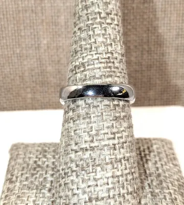 **New Arrival** Size 8¼ Single Clear Round Stone RING with 2-Tone "Bars" on a Silver Tone Setting and Band (5.3g)