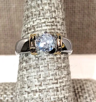 **New Arrival** Size 8¼ Single Clear Round Stone RING with 2-Tone "Bars" on a Silver Tone Setting and Band (5.3g)