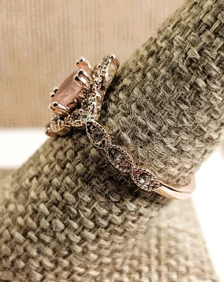 **New Arrival** Size 8 Light PINK Colored Pear Shaped Beveled Stone RING with Jeweled Surround & Clear Stones Cupped Side Accents on...