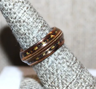 **NEW ARRIVAL** Size 7¾ Infinity Style Brown Colored RING with Middle Ridge on a "Brass" Tone Setting and Band (4.2g)