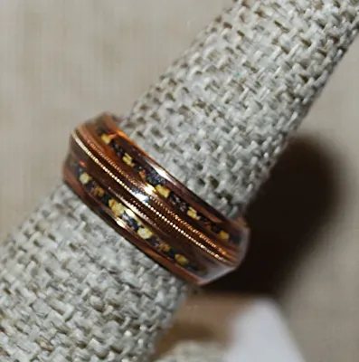 **NEW ARRIVAL** Size 7¾ Infinity Style Brown Colored RING with Middle Ridge on a "Brass" Tone Setting and Band (4.2g)