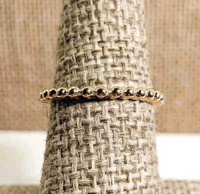 **New Arrival** Size 6¾ Oval PURPLE Stone "Cupped" RING with 3 Small Clear Stones Each Side Accents on a Thin Swirl Gold Tone...